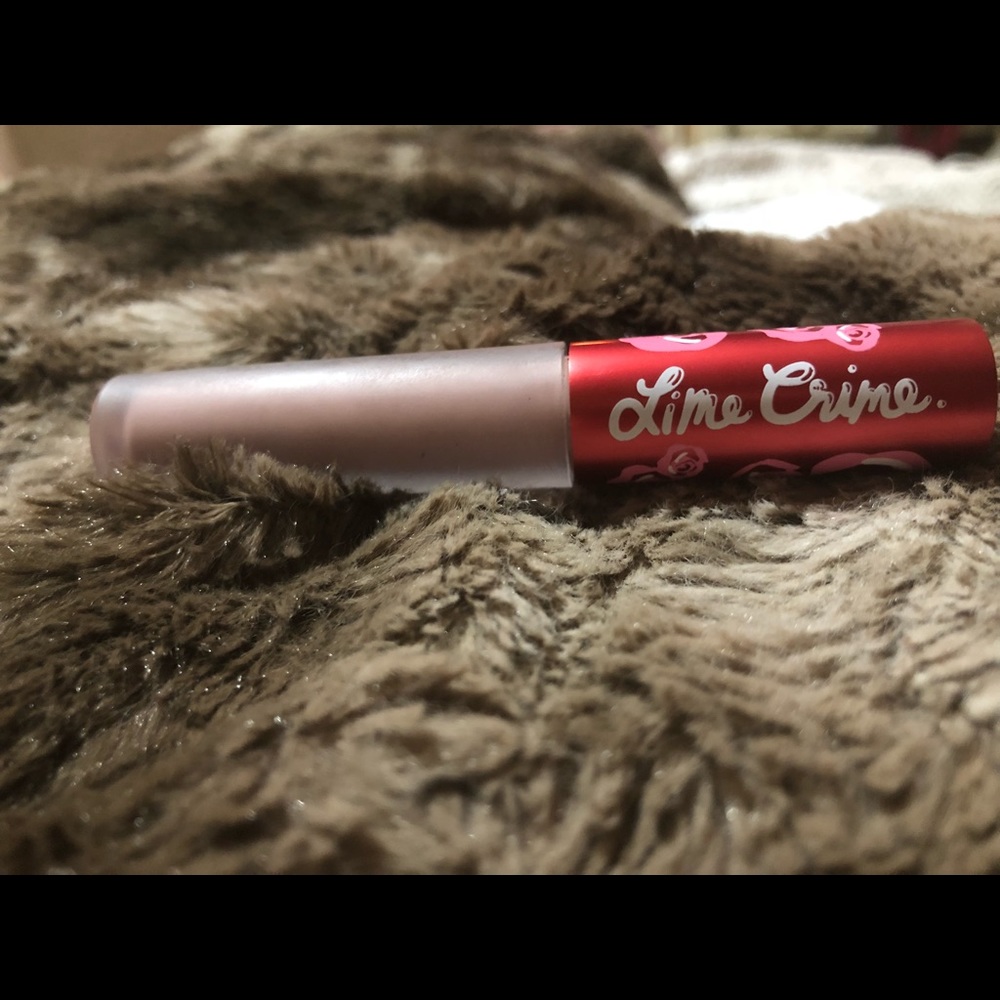 Limecrime Velvetine in shade Cashmere